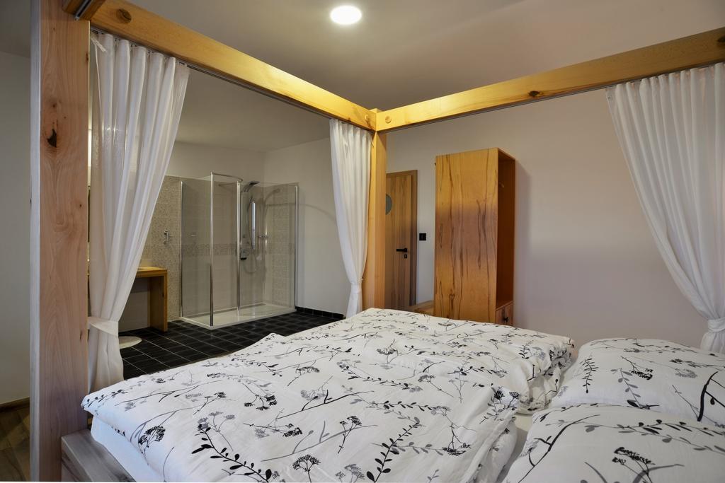 Gasthaus Farma Noe Brezina  Zimmer foto